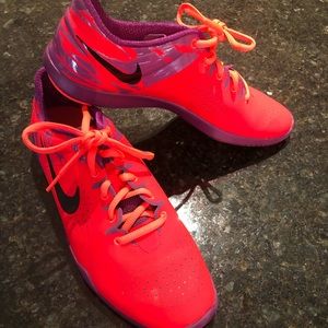 NWOT-Unique Nike Fitsole training shoes.